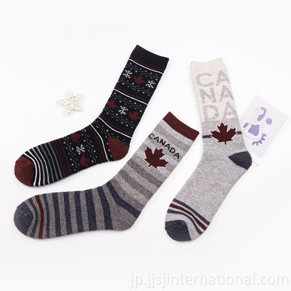 autumn and winter maple leaf pattern cotton socks